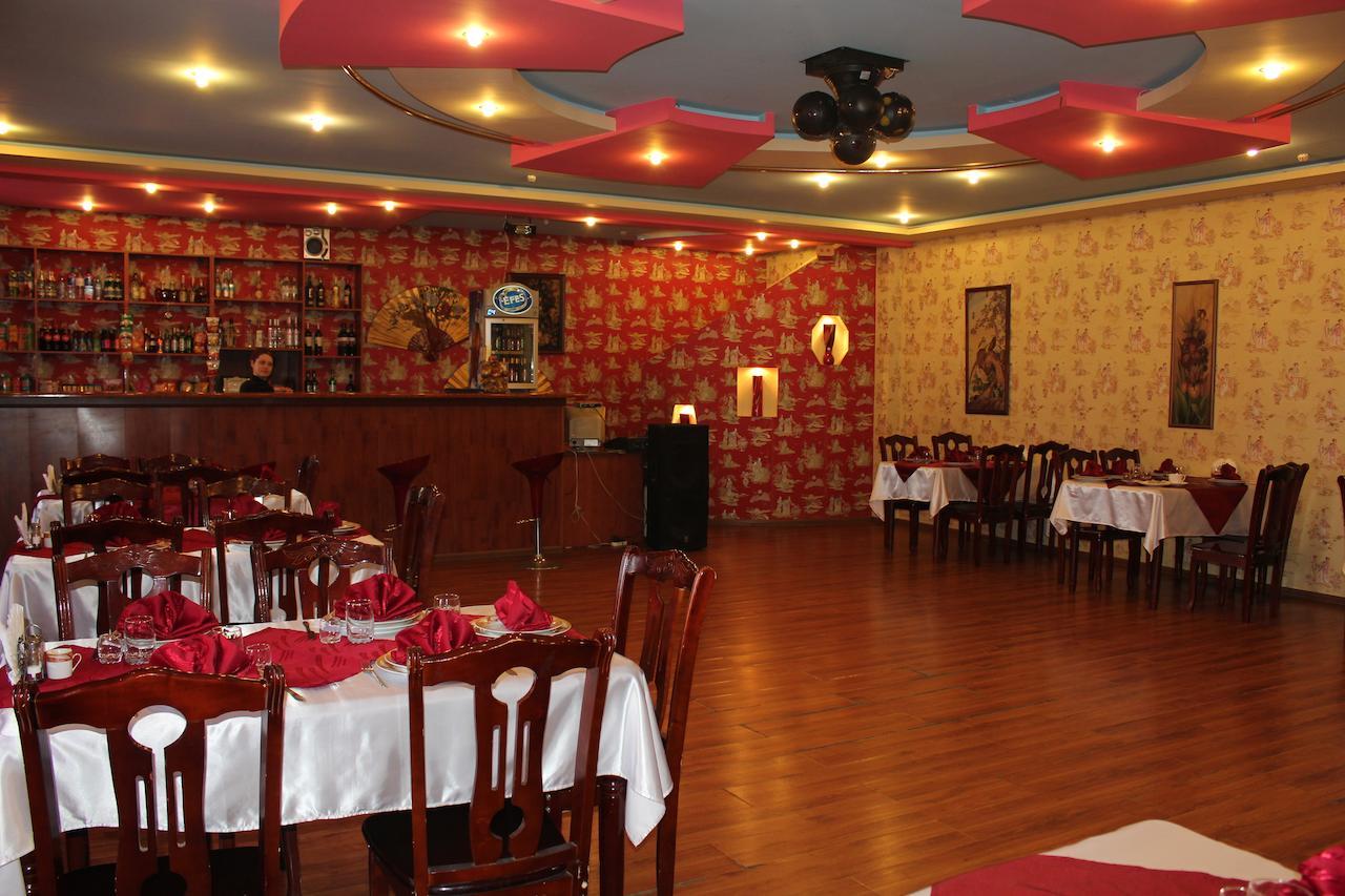 Pekin Hotel Temirtau Extérieur photo