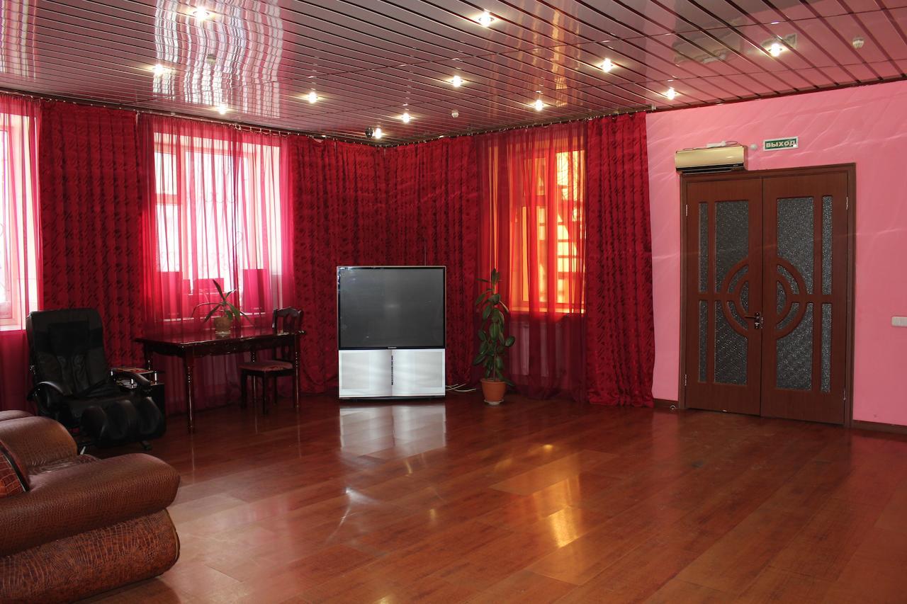 Pekin Hotel Temirtau Extérieur photo