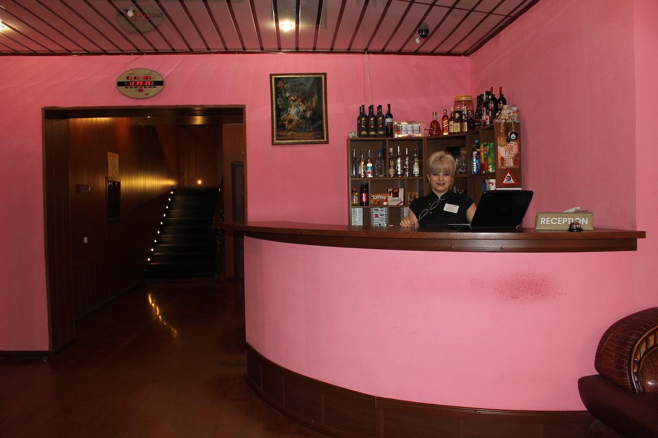 Pekin Hotel Temirtau Extérieur photo